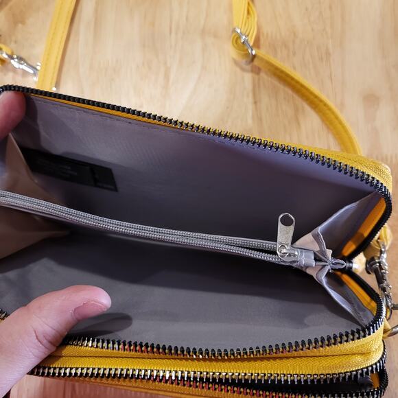 Kenneth Cole Reaction Yellow Pebbled Leather Cross Body 8" X 5" Zip - Picture 4 of 11